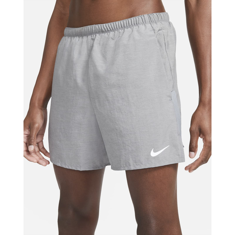 Nike Challenger M 5" Gris Log Plata