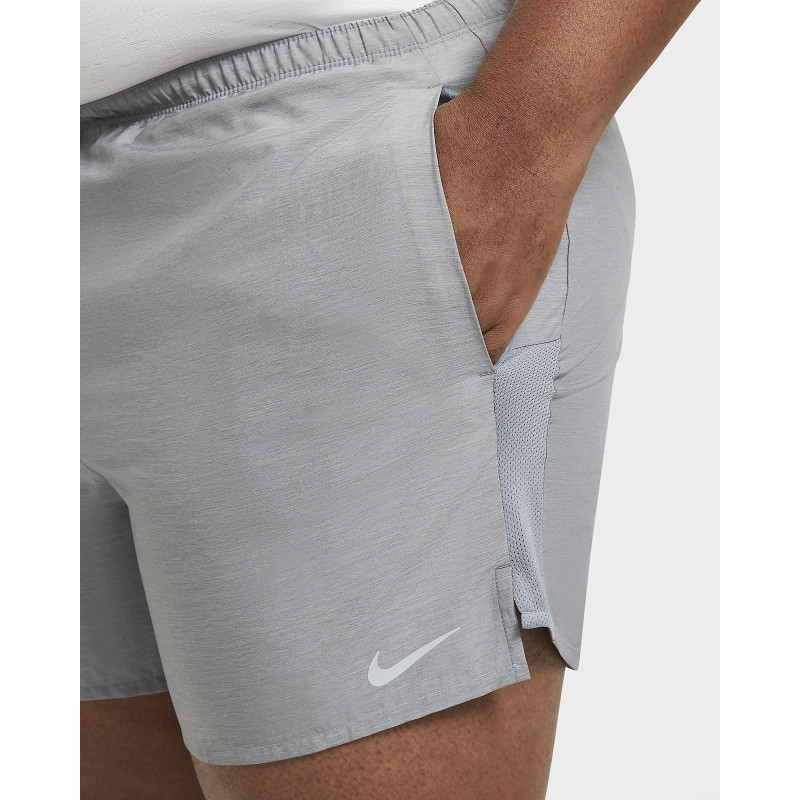 Nike Challenger M 5" Gris Log Plata