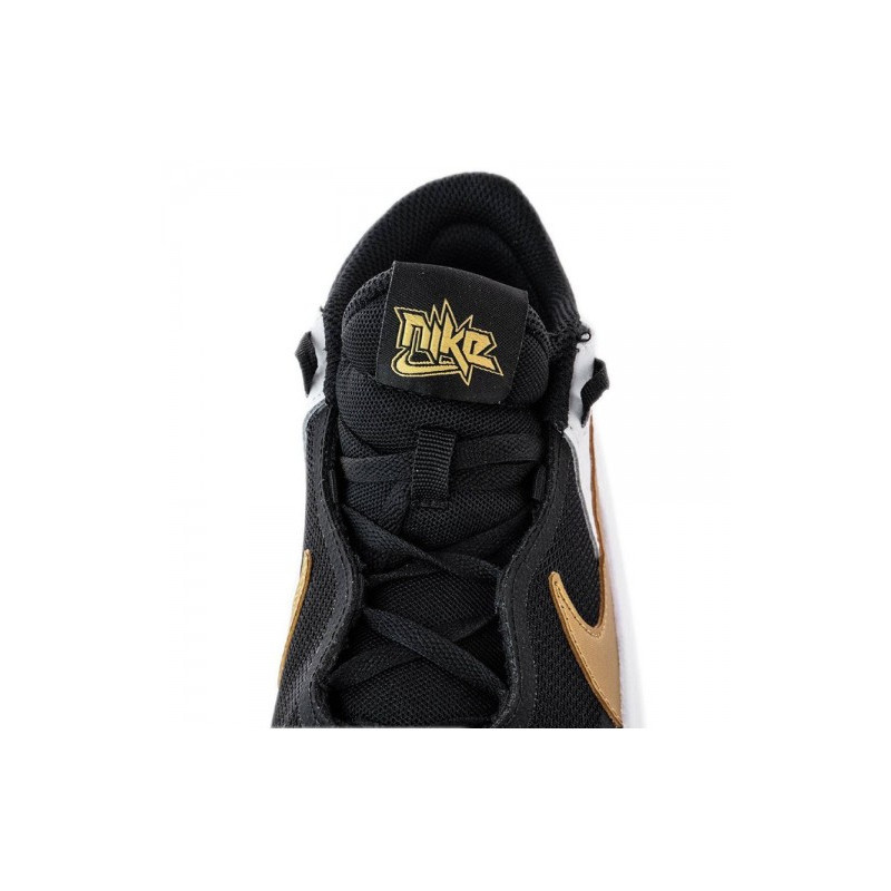 Nike team hustle d 10 (GS) black/metallic gold-white